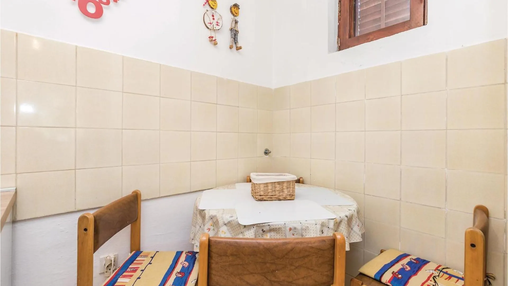 Stunning Apartment In Barbat-Rab With Wifi Barbat na Rabu